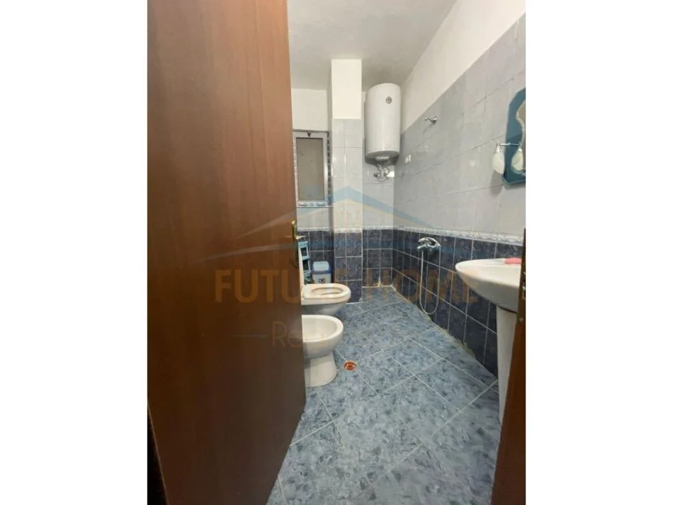 Tirane, jepet me qera 1+1 Kati 3, 57 m² 300 € (Fresk)