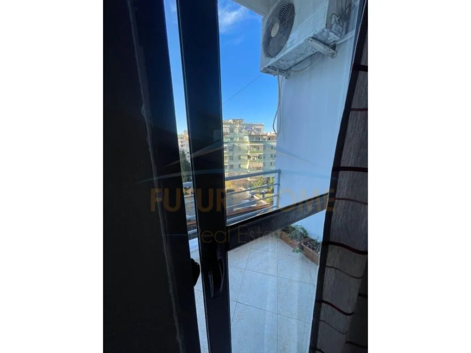 Tirane, jepet me qera 1+1 Kati 3, 57 m² 300 € (Fresk)