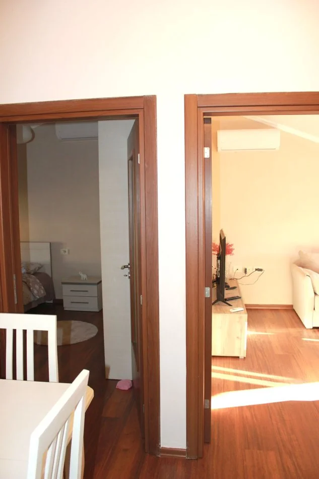 Tirane, jepet me qera apartament 1+1+Ballkon Kati 3, 70 m² 600 € (Ambasada Amerikane , Universiteti Luarasi)