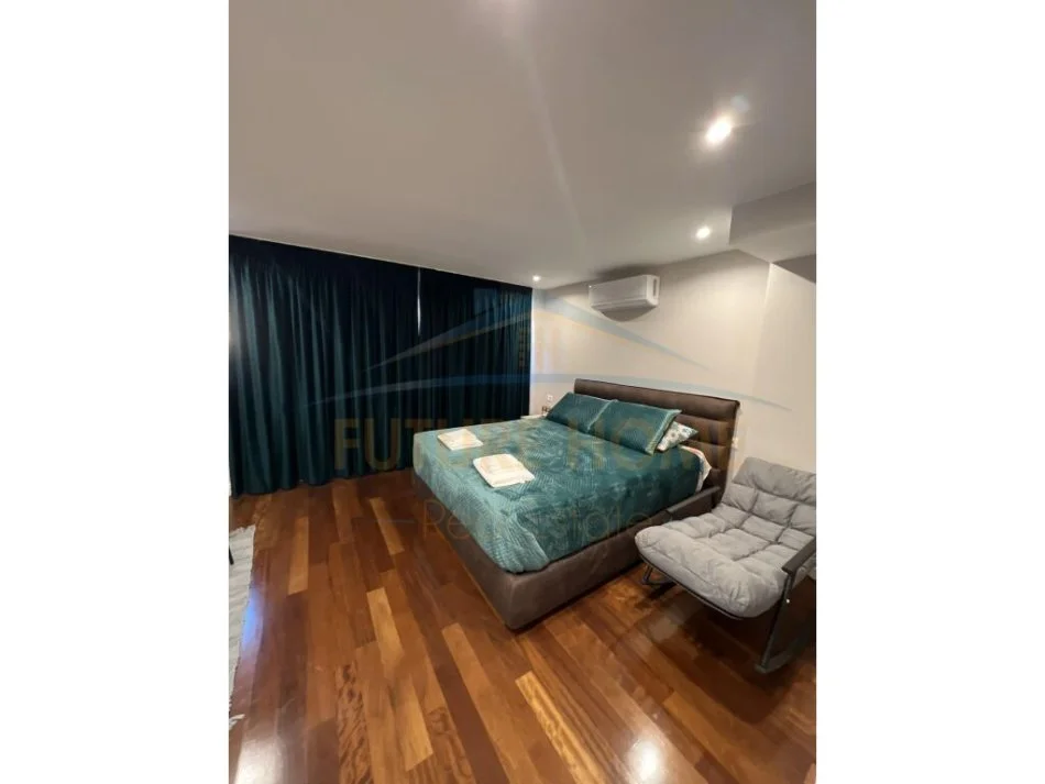 Tirane, jepet me qera apartament duplex Dublex Kati 1, 80 m² 750 € 