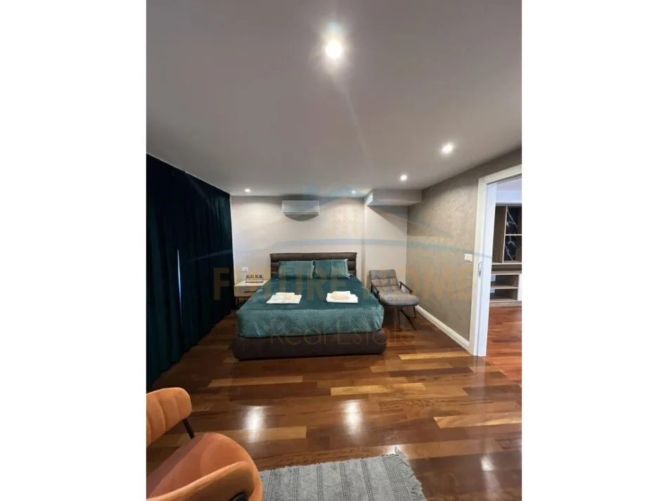 Tirane, jepet me qera apartament duplex 1+1 Kati 1, 80 m² 750 € (LIQENI THATE)   UNA36771