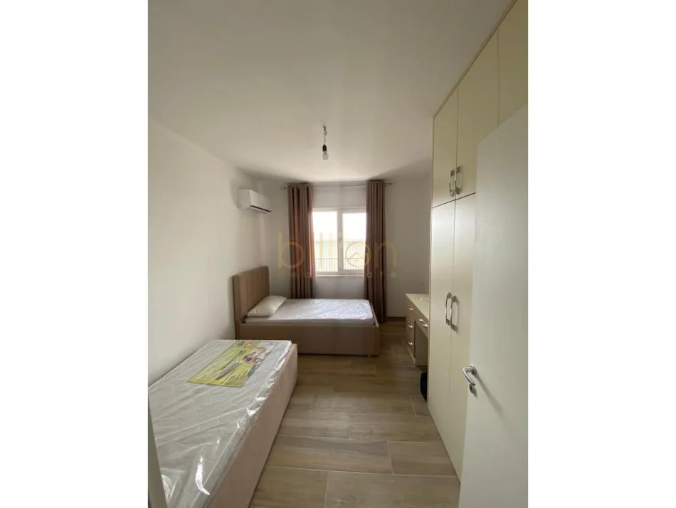 Tirane, jepet me qera apartament 2+1 , 90 m² 550 € (Unives cIty)
