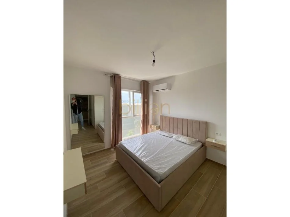 Tirane, jepet me qera apartament 2+1 , 90 m² 550 € (Unives cIty)