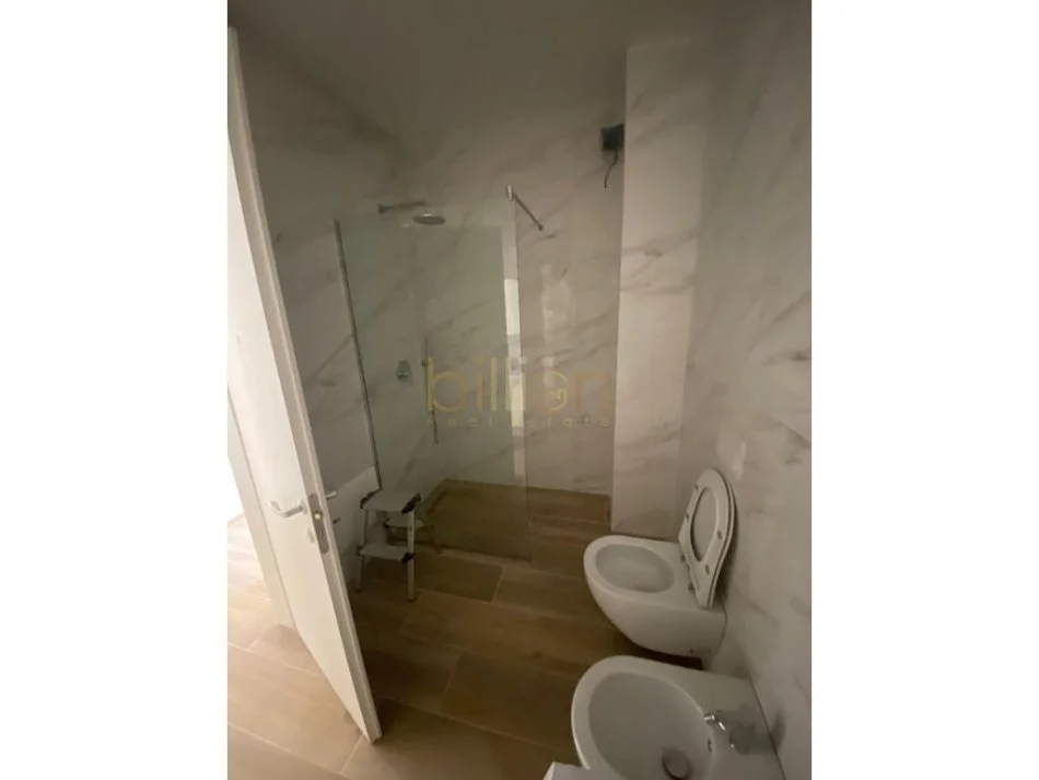 Tirane, jepet me qera apartament 2+1 , 90 m² 550 € (Unives cIty)