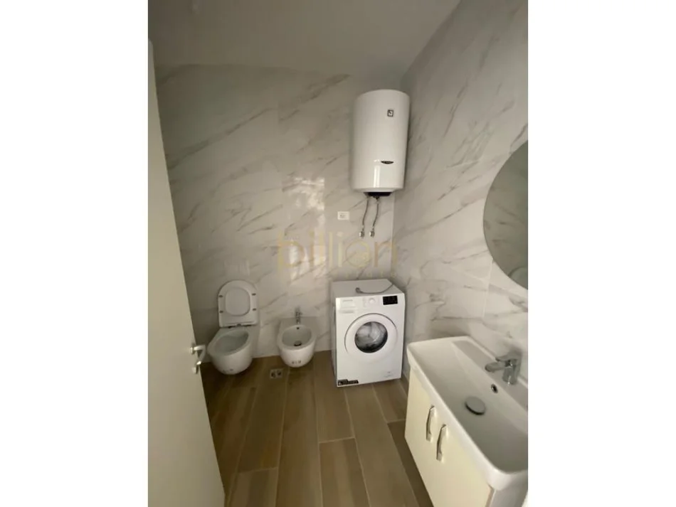 Tirane, jepet me qera apartament 2+1 , 90 m² 550 € (Unives cIty)