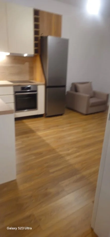 Shqiperi, jepet me qera apartament 2+1+Ballkon Kati 1, 85 m² 600 € (21 Dhjetori)