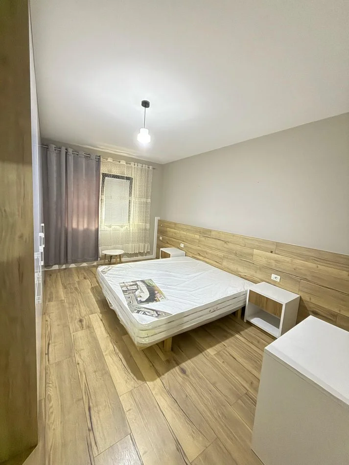 Tirane, jepet me qera apartament 2+1+2Ballkone Kati 6, 120 m² 500 € (Yzberisht)