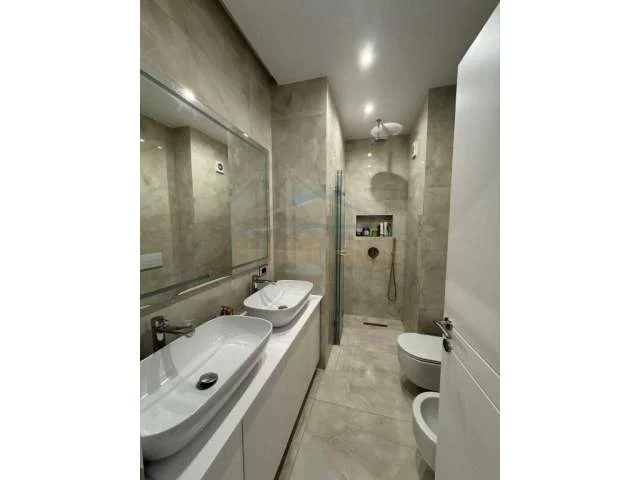 Tirane, shitet apartament 2+1 Kati 4, 130.000 Euro (Linze)