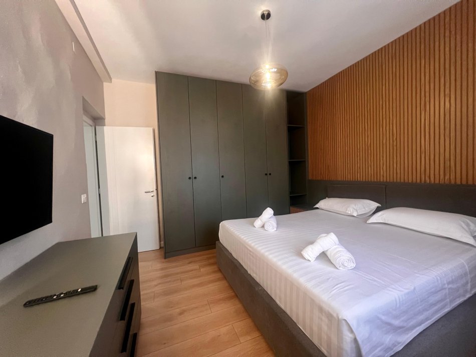 Tirane, jepet me qera apartament 2+1+Ballkon Kati 3, 80 m² 700 € (Pazari i Ri - Tiranë)