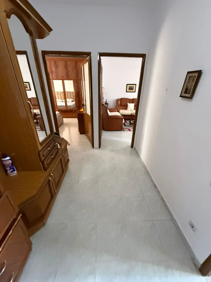 Tirane, jepet me qera apartament 1+1 Kati 3, 60 m² 400 € (Ali Demi)