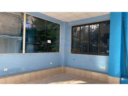 Tirane, jepet me qera ambjent biznesi , , 70 m² 900 € (Rruga Hoxha Tahsim)