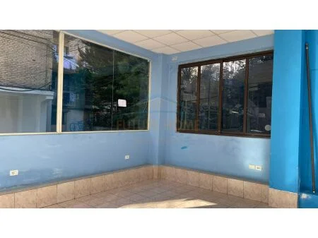 Tirane, jepet me qera ambjent biznesi , , 70 m² 900 € (Rruga Hoxha Tahsim)