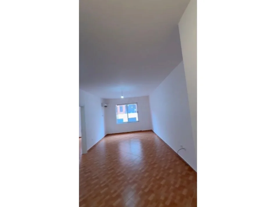 Tirane, jap me qera apartament 1+1 Kati 4, 68 m² 400 € (astir)