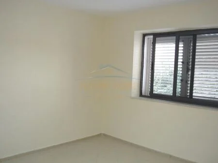 Tirane, jepet me qera apartament 1+1 Kati 2, 60 m² 500 Euro (Rruga e Durresit)