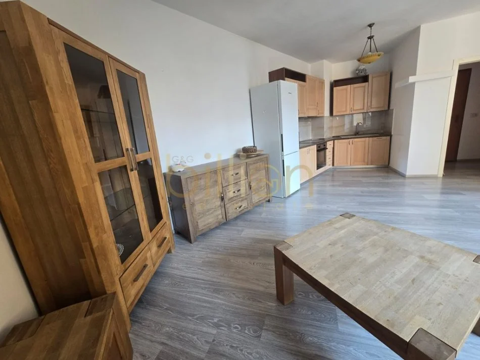 Tirane, shitet 1+1+Ballkon , (Qender) 75m²