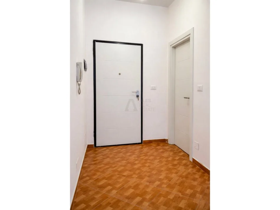 Tirane, jap me qera apartament 1+1 Kati 4, 68 m² 400 € (astir)