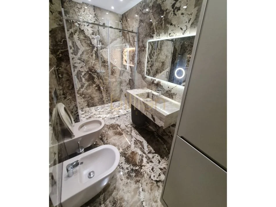 Tirane, jepet me qera 1+1+Ballkon , 80 m² 1.200 € (Liqeni Artificial)