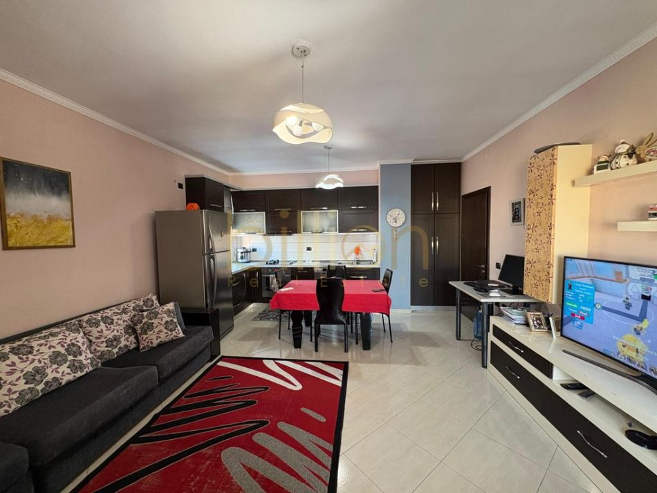 shitet 1+1+Ballkon , 77 m² 108.000 € (Pallatet Çabej)