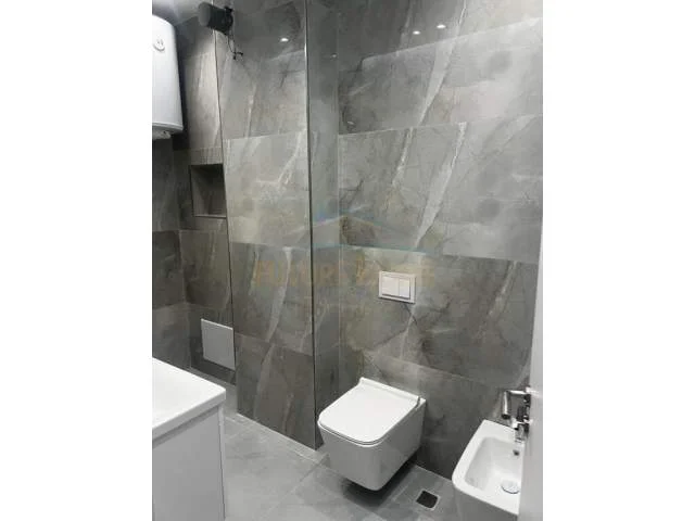 Tirane, jepet me qera apartament 1+1 Kati 1, 60 m² 450 Euro (TRIO TOWER)