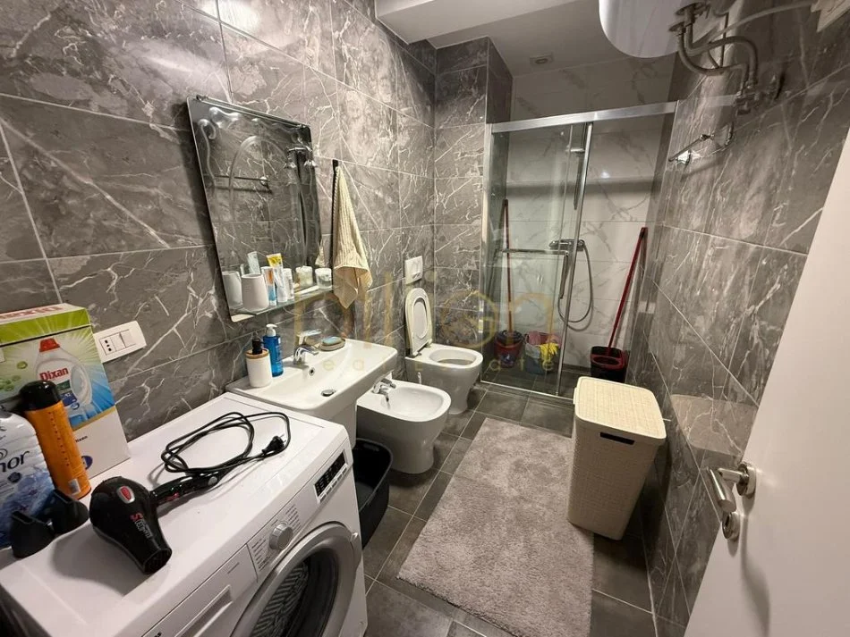 Tirane, jap me qera apartament 2+1+Ballkon , 93 m² 750 € (don bosco)