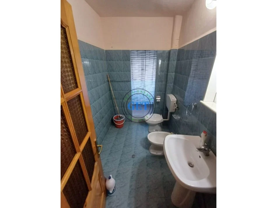 Durres, jepet me qera apartament 1+1 Kati 2, 55 m² 250 € (Fusha e Reres)