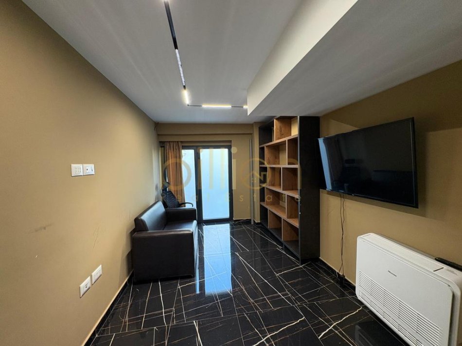Tirane, jepet me qera ambjent biznesi , 90 m² 1.000 € (Ish Fusha Aviacionit)