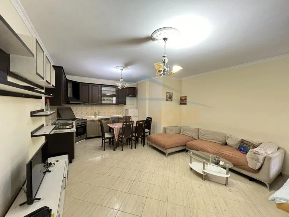 Tirane, jepet me qera apartament 1+1 Kati 6, 70 m² 380 € (Kompleksi Molla, Unaza e Re)