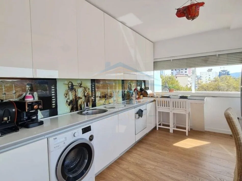 Shqiperi, jepet me qera apartament 1+1 Kati 8, 140 m² 1.200 € (Myslym Shyri)