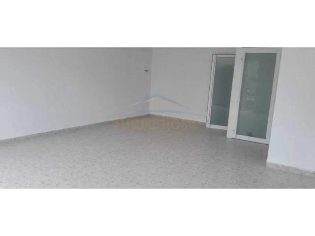 Tirane, jepet me qera ambjent biznesi Kati 1, 60 m² 1.000 Euro (Ruga e Dibres)
