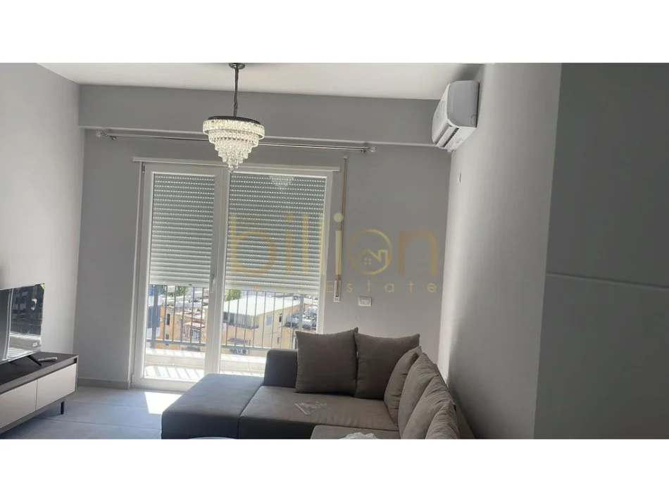 Tirane, jepet me qera apartament 2+1+Ballkon , 105 m² 700 € (Brryli, Tirane)
