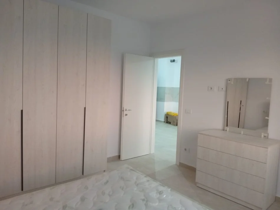 Tirane, jepet me qera apartament 2+1 , 97 m² 500 € (Univers City)