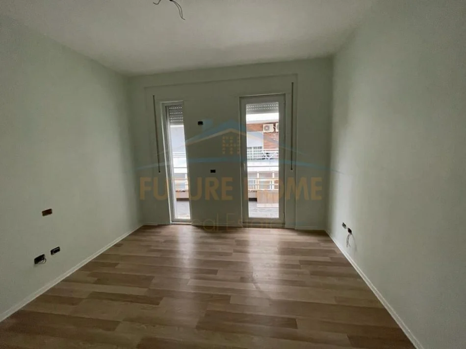 Shitet, Apartament 3+1+2, Fresku