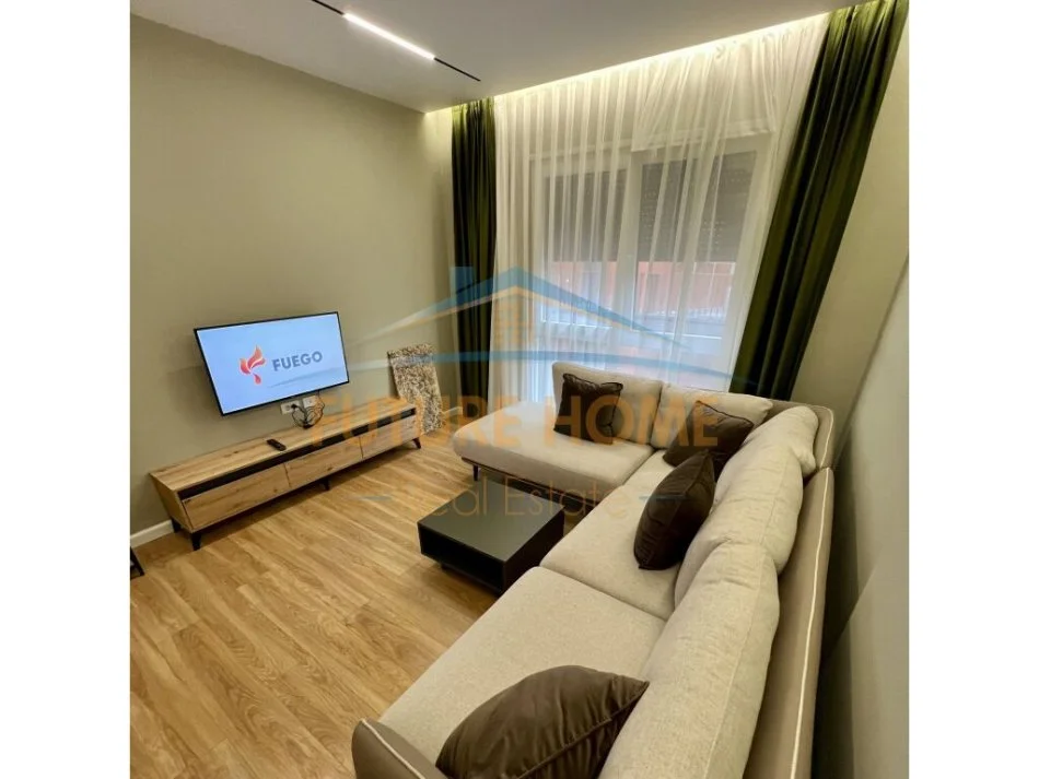 Tirane, jepet me qera apartament 1+1 Kati 3, 71 m² 700 € (TEG)