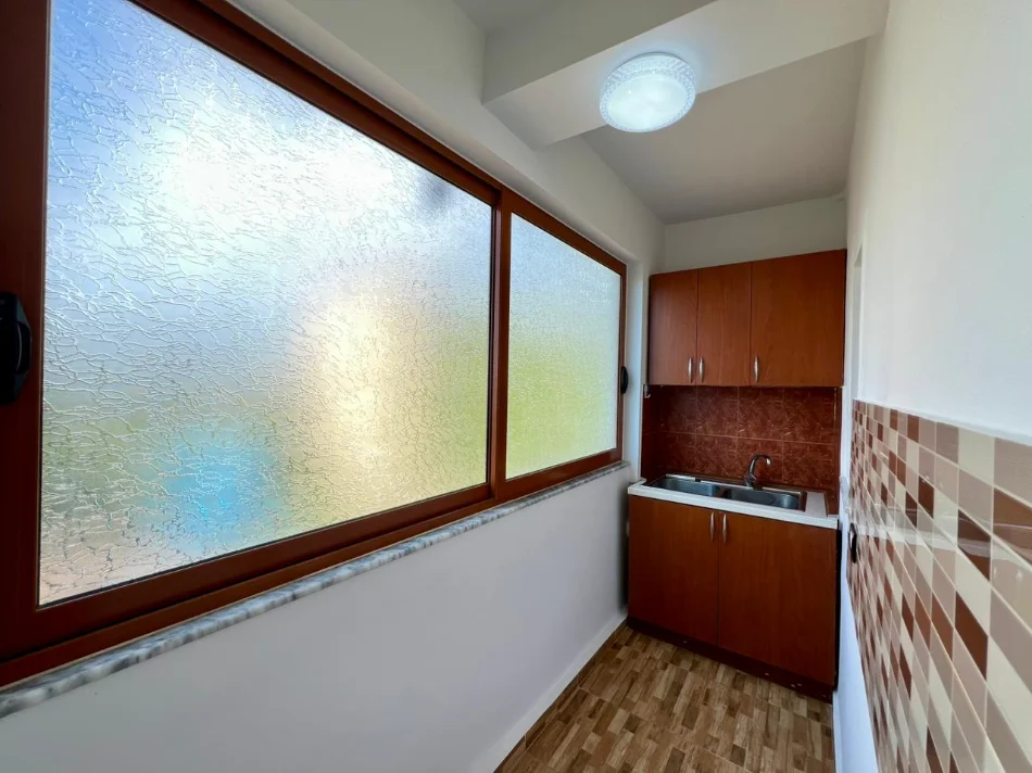 Tirane, jepet me qera apartament 1+1+Ballkon Kati 3, 54 m² 400 € (Allias)