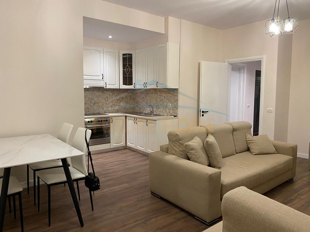 Shitet, Apartament 2+1+2, Unaza e Re, Tiranë.