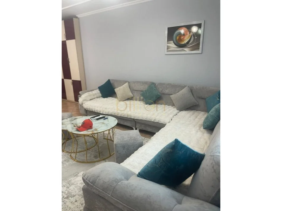 Tirane, jepet me qera apartament 3+1+Ballkon Kati 6, 136 m² 900 € 