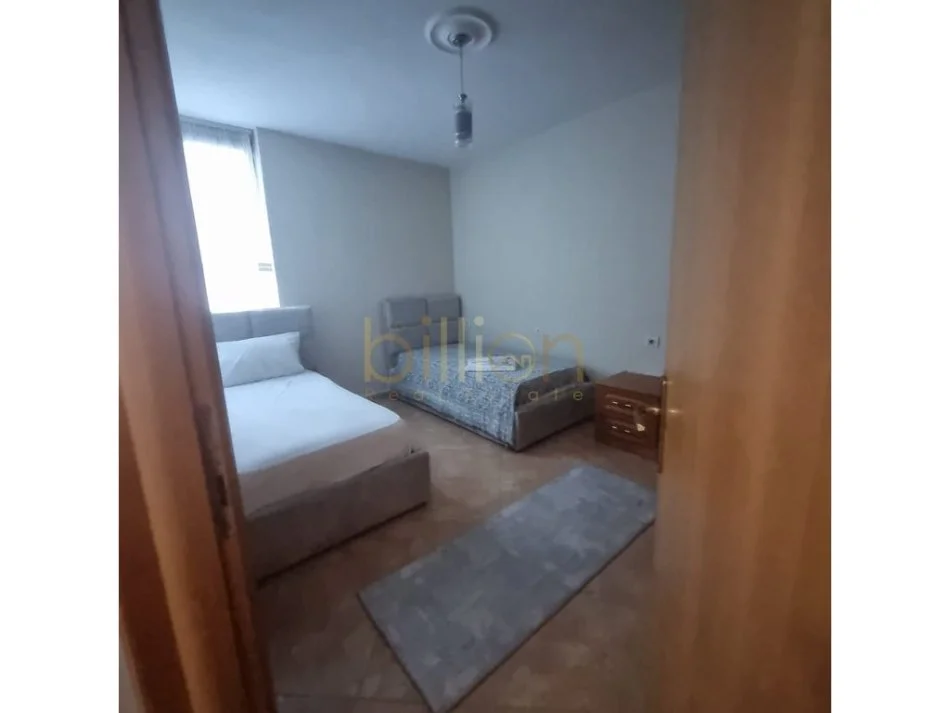 Tirane, jepet me qera apartament 3+1+Ballkon Kati 6, 136 m² 900 € 