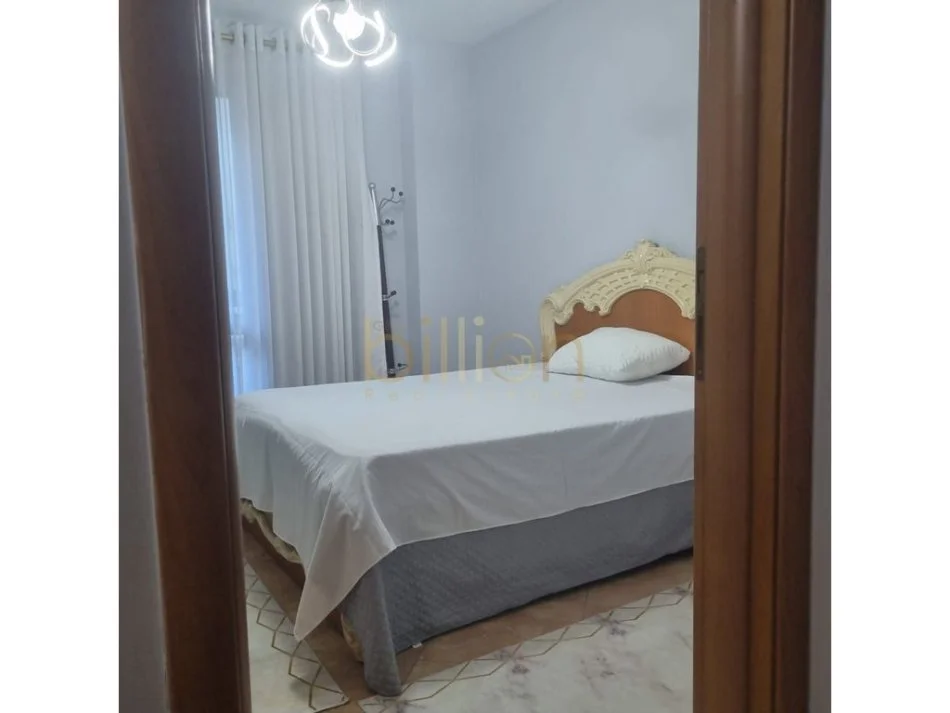 Tirane, jepet me qera apartament 3+1+Ballkon Kati 6, 136 m² 900 € 