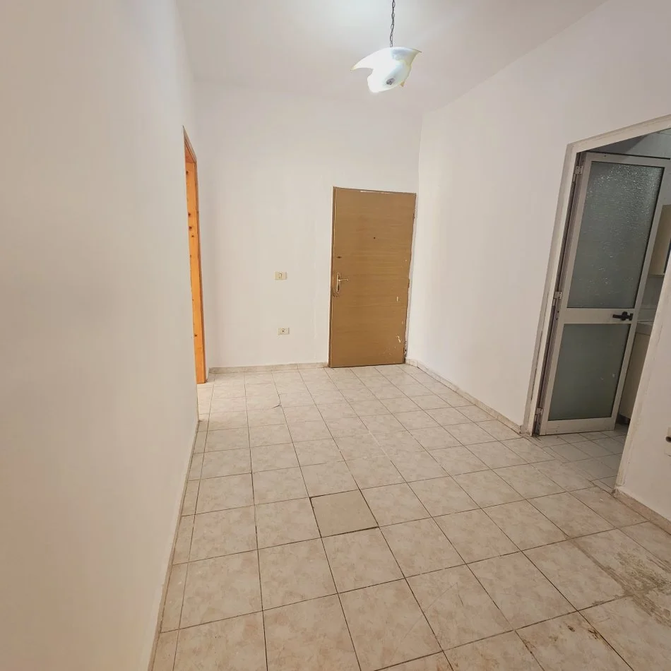 Tirane, shitet apartament 2+1+Aneks+Ballkon Kati 4, 93 m² 135.000 € (Bulevardi Zhan Dark)