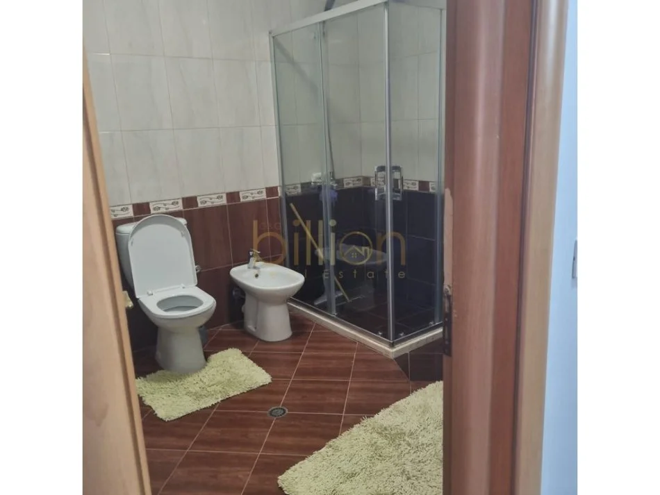 Tirane, jepet me qera apartament 3+1+Ballkon Kati 6, 136 m² 900 € 