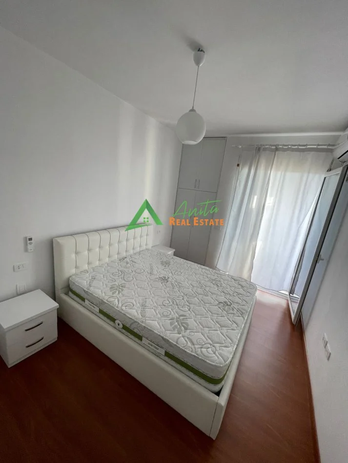 Tirane, jepet me qera apartament 2+1+Ballkon Kati 8, 80 m² 600 € (Rruga Ndre Mjeda, Kompleksi Star)