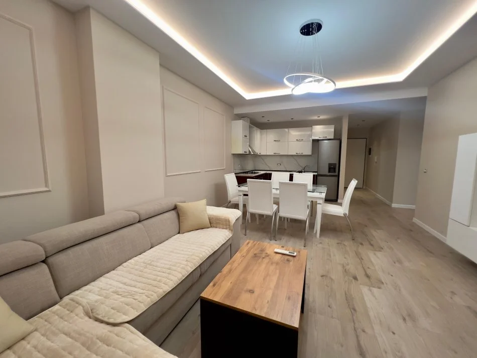 Tirane, jepet me qera apartament 2+1+Ballkon Kati 4, 101 m² 600 € (Rruga 5 Maji)