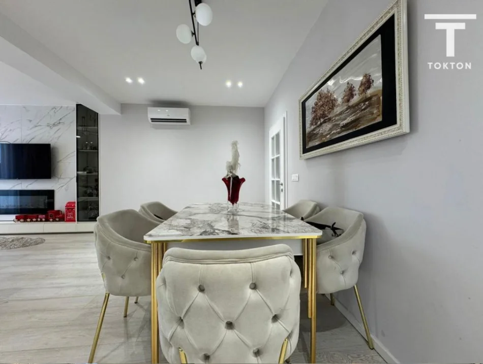 Tirane, shitet apartament 2+1+Ballkon Kati 6, 123 m² 380.000 € (Stadiumi Dinamo)