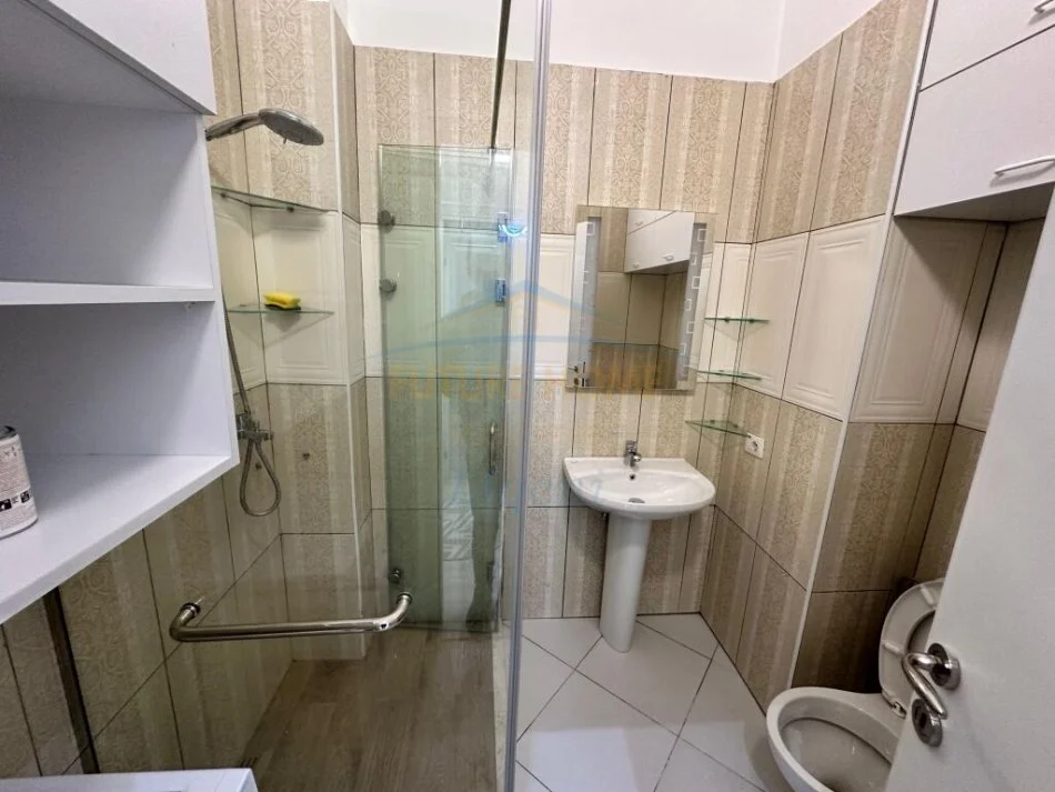 Tirane, jap me qera apartament 2+1 Kati 4, 96 m² 650 € (Rruga Liqeni i thate)
