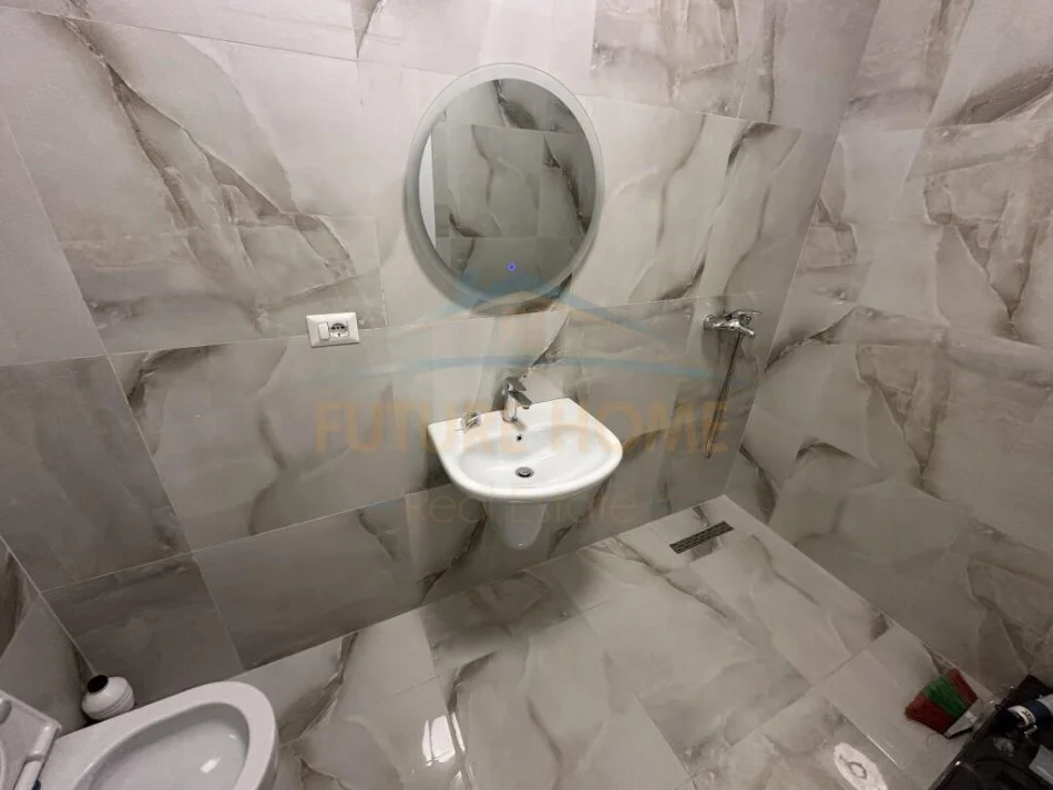 Tirane, jepet me qera apartament 2+1 Kati 6, 102 m² 650 € 