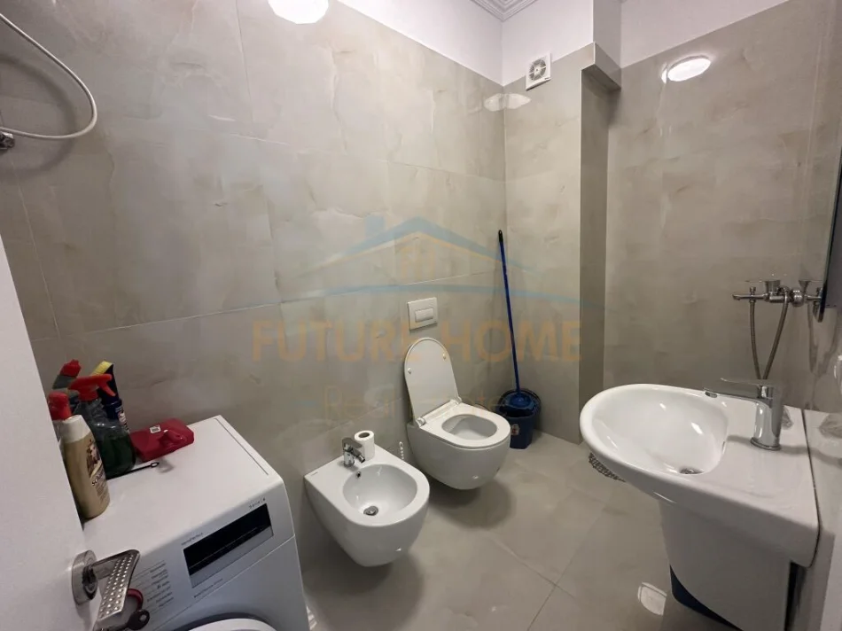Tirane, jepet me qera apartament 2+1+Ballkon Kati 6, 101 m² 650 € (Yzberisht)