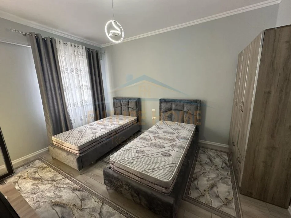 Tirane, jepet me qera apartament 2+1+Post Parkimi  Kati 6, 102 m² 650 € (KOMPLEKSI LTE)