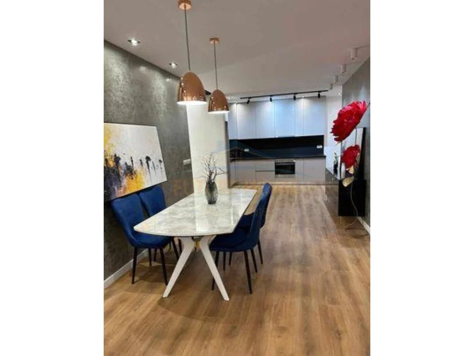 Tirane, shes apartament 2+1, Kati 5, 126 m2 250,000 € 