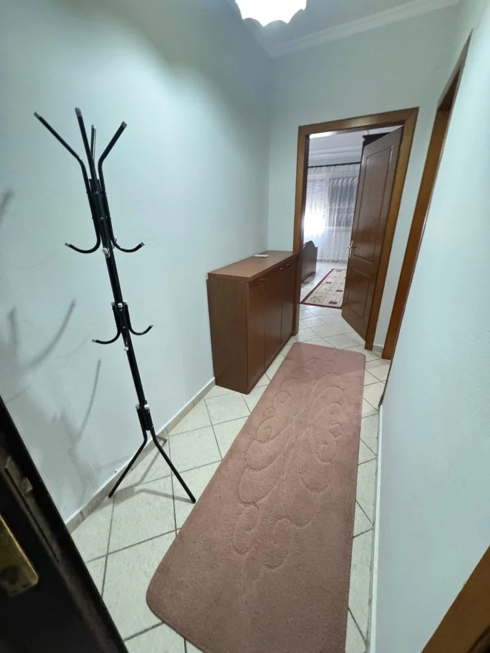 jepet me qera apartament 1+1 Kati 11, 57 m² 450 € (Rruga e kavajes)