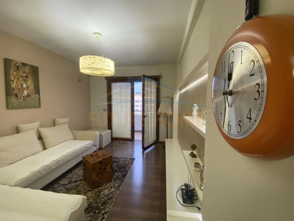 SHITET APARTAMENTI 2+1 UNAZA E RE